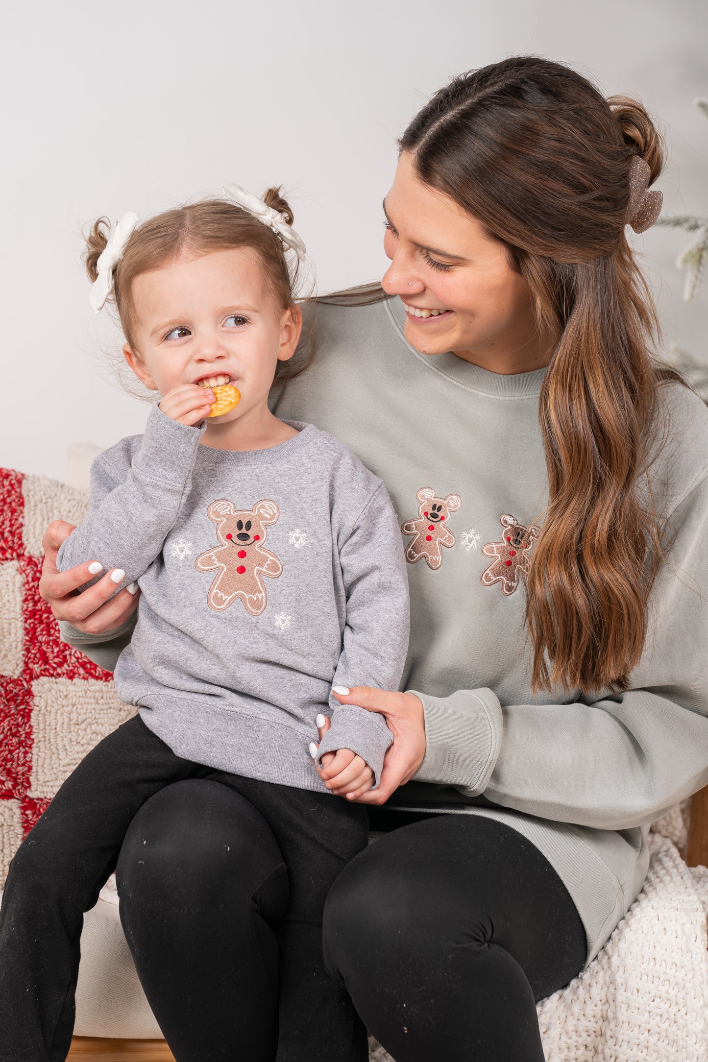 Magic Mouse Gingerbread Cookies - Embroidered Kids Sweatshirt (Heather Gray)