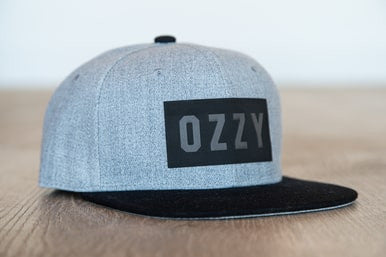OZZY (Leather Custom Name Patch) - Kids Trucker Hat (Heather Light Gray/Black)