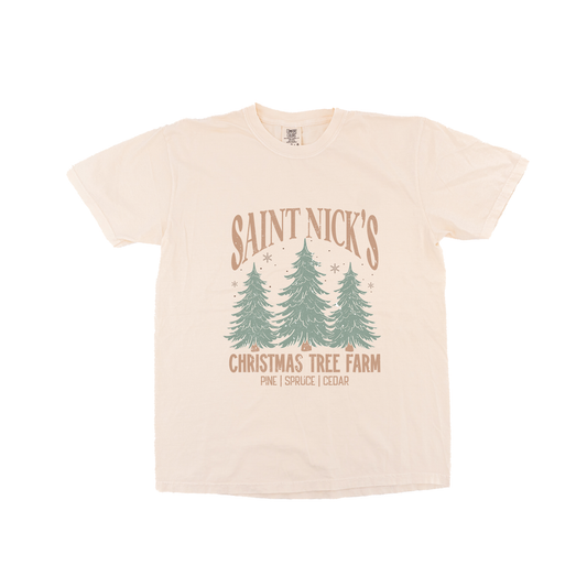 Saint Nick's Christmas Tree Farm - Tee (Vintage Natural, Short Sleeve)