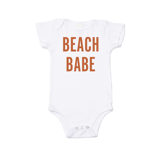 BEACH BABE (Rust) - Bodysuit (White, Short Sleeve)