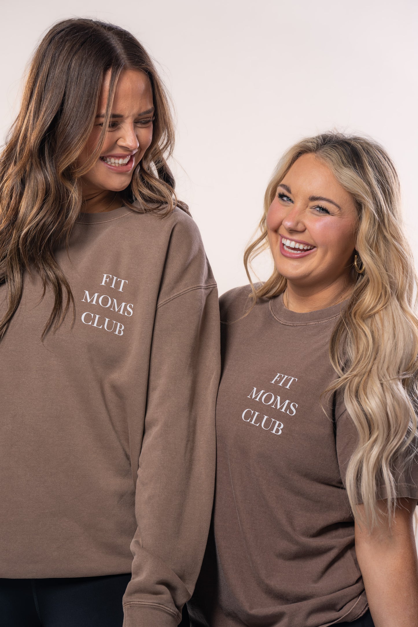 Fit Moms Club - Sweatshirt (Cocoa)