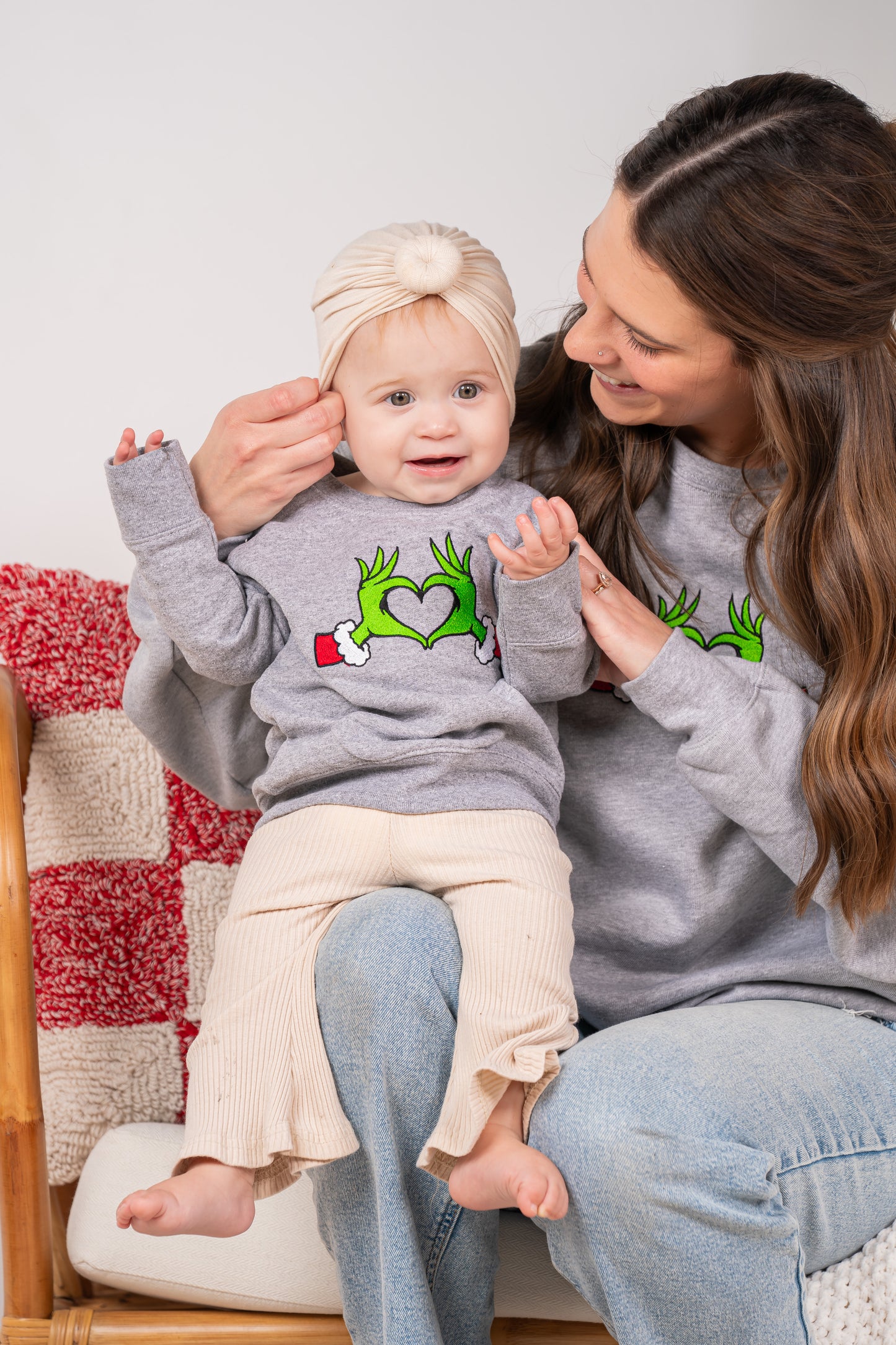 Christmas Heart Hands - Embroidered Kids Sweatshirt (Heather Gray)