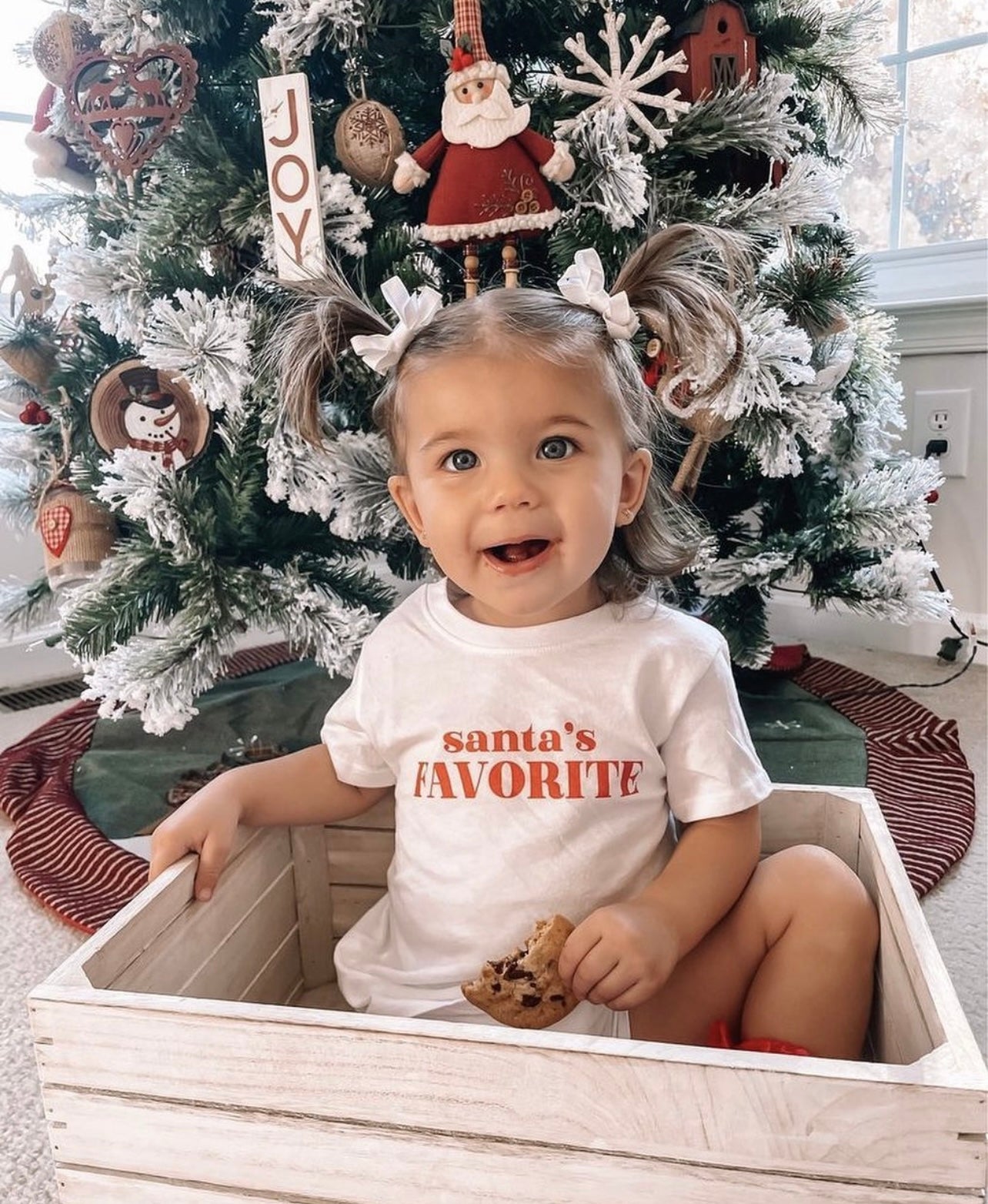 Santa's Favorite (Red) - Kids Tee (Natural)