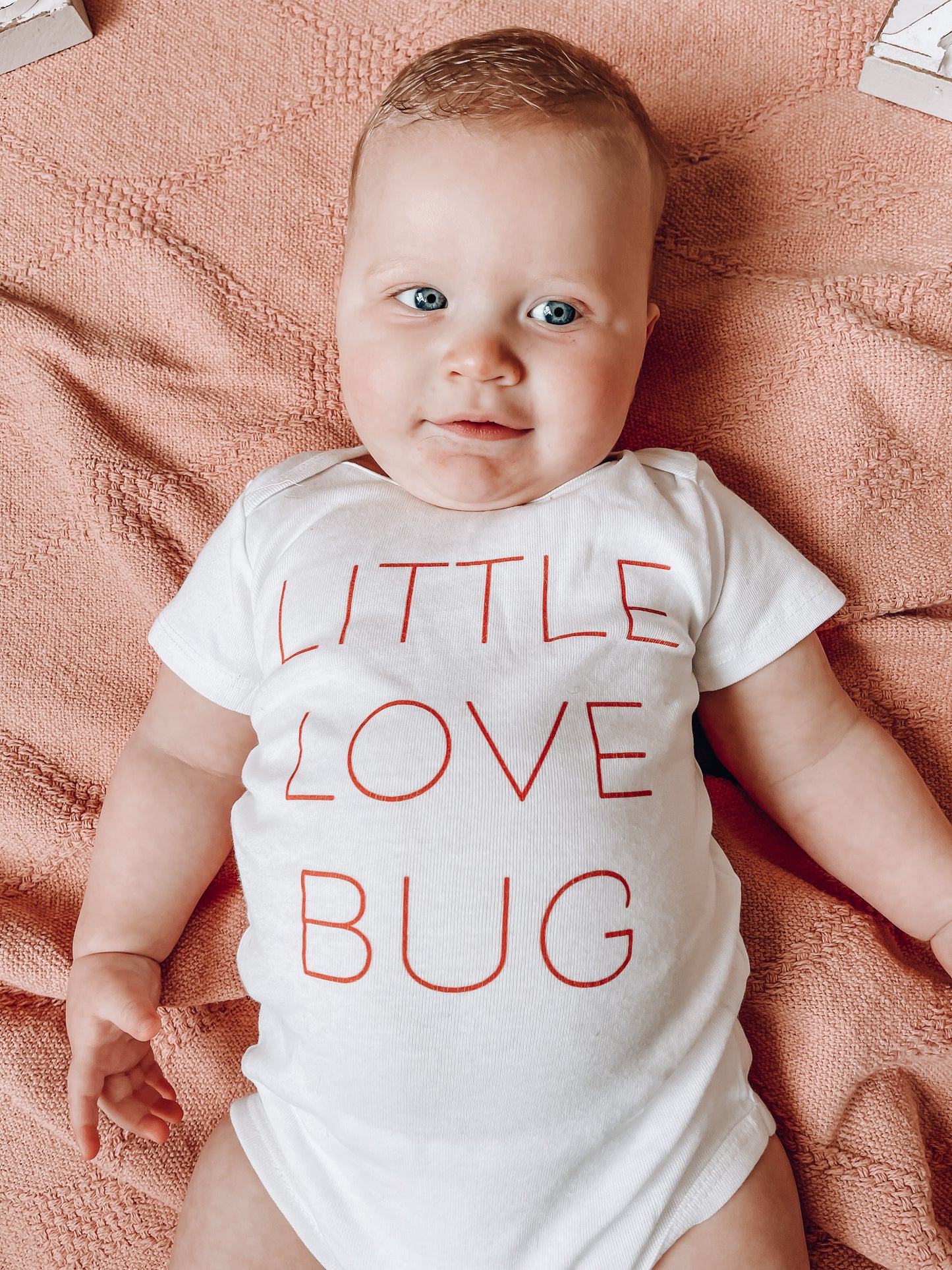 LITTLE LOVE BUG (Red) - Bodysuit (White, Short Sleeve)