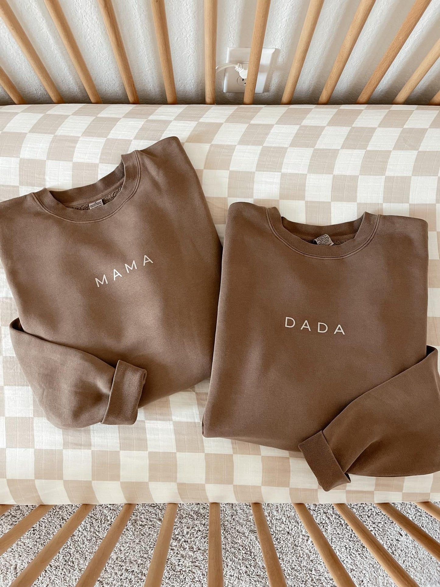 Dada (Tan Minimal) - Sweatshirt (Cocoa)