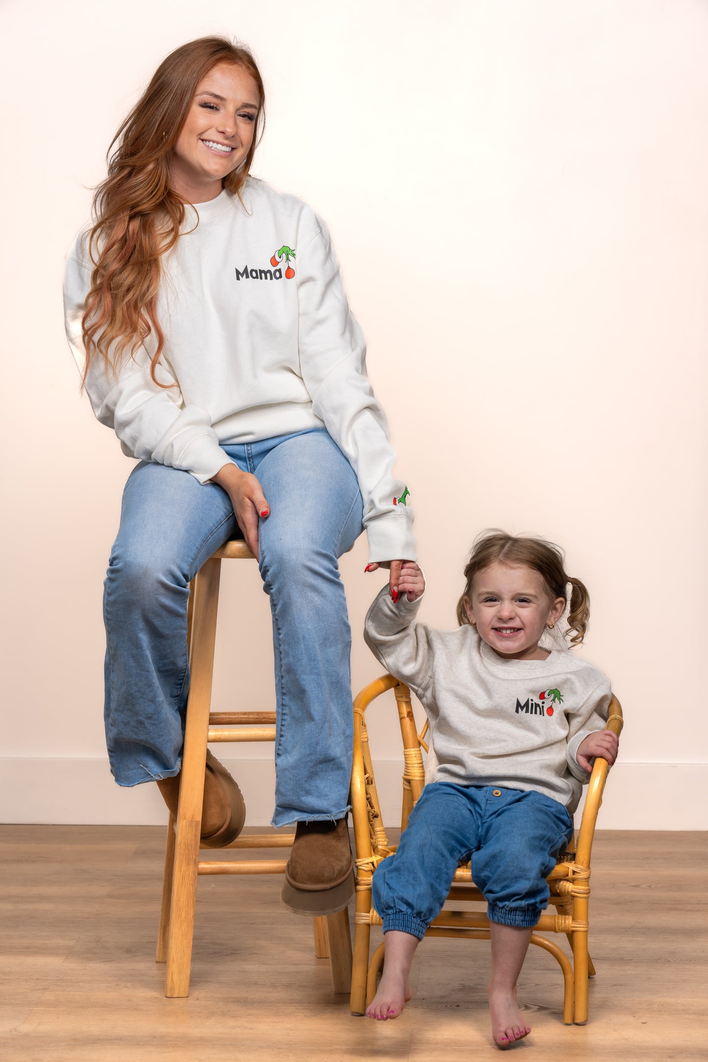 Christmas Mini Half Heart (Pocket, Right Sleeve) - Kids Sweatshirt (Heather Natural)