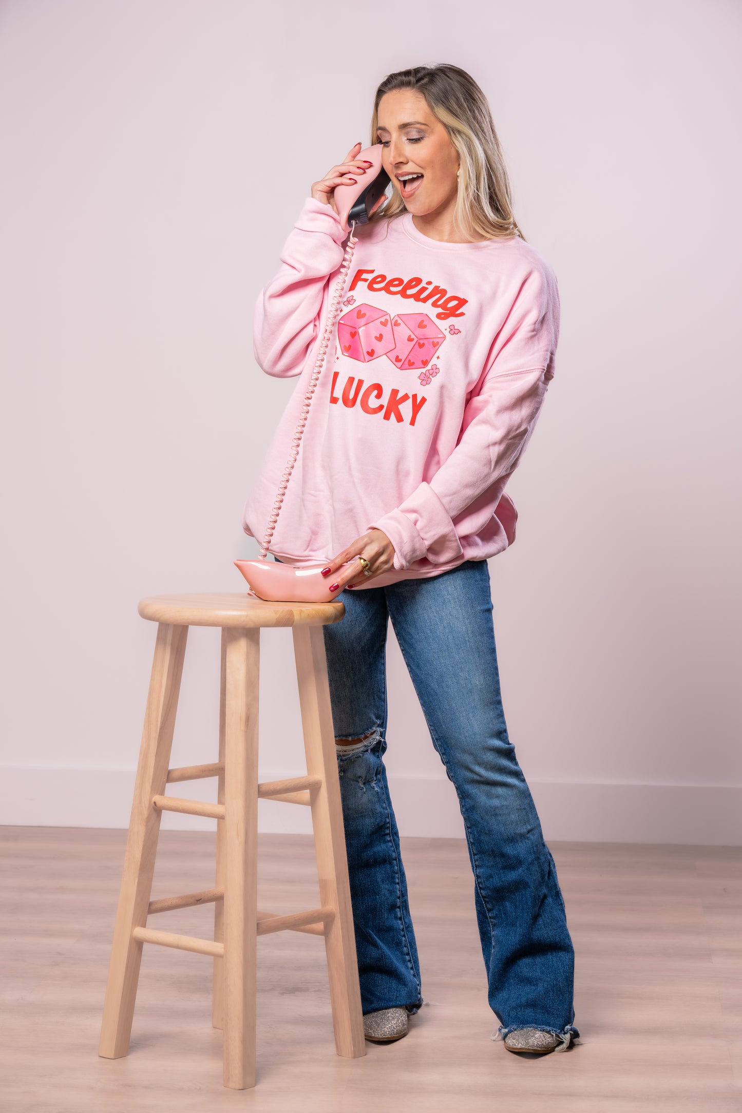 Feeling Lucky Dice (Red) - Sweatshirt (Light Pink)