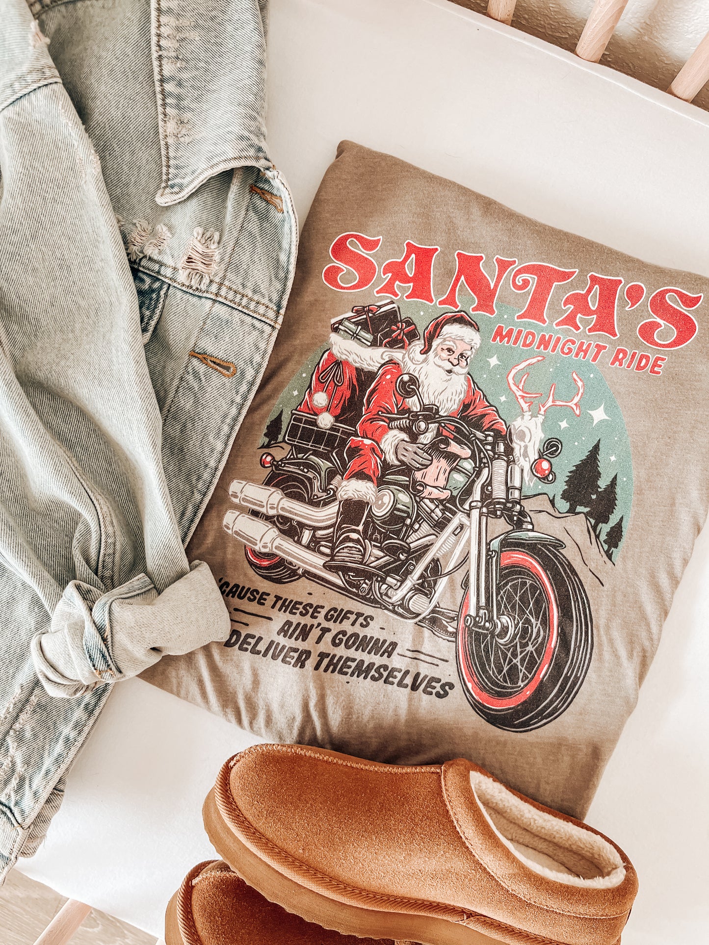 Santa's Midnight Ride (Graphic) - Tee (Pale Moss)