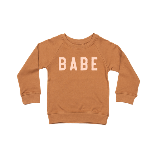 BABE (Rough, Peach) - Kids Sweatshirt (Camel)