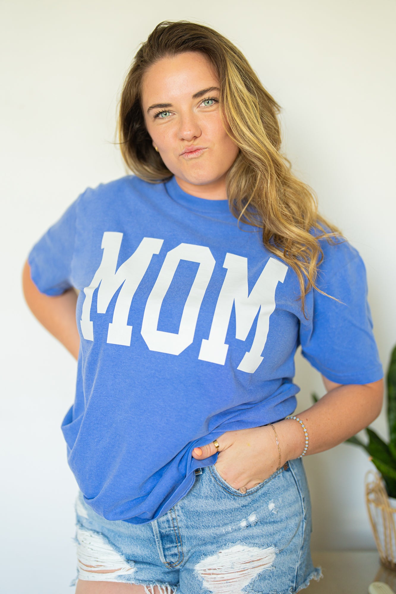 Mom Varsity (Creme) - Tee (Faded Blue)