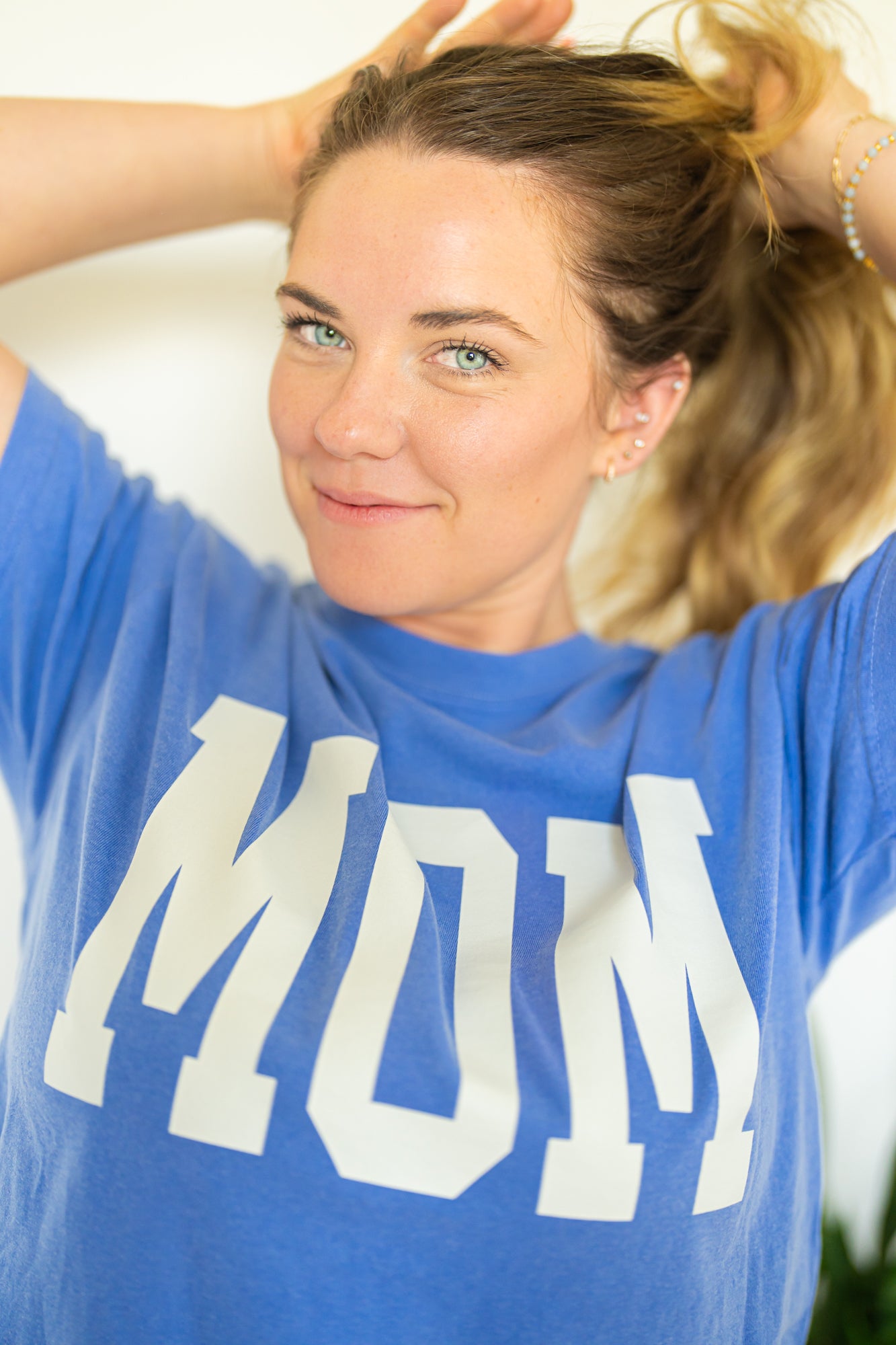 Mom Varsity (Creme) - Tee (Faded Blue)