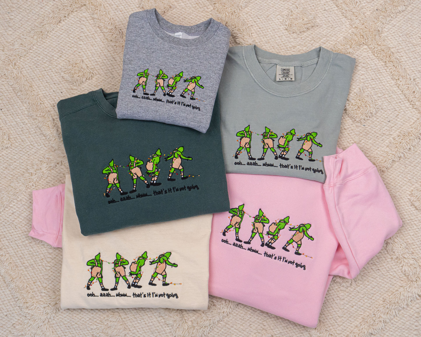 Grinch That's it I'm not going - Embroidered Sweatshirt (Light Pink)