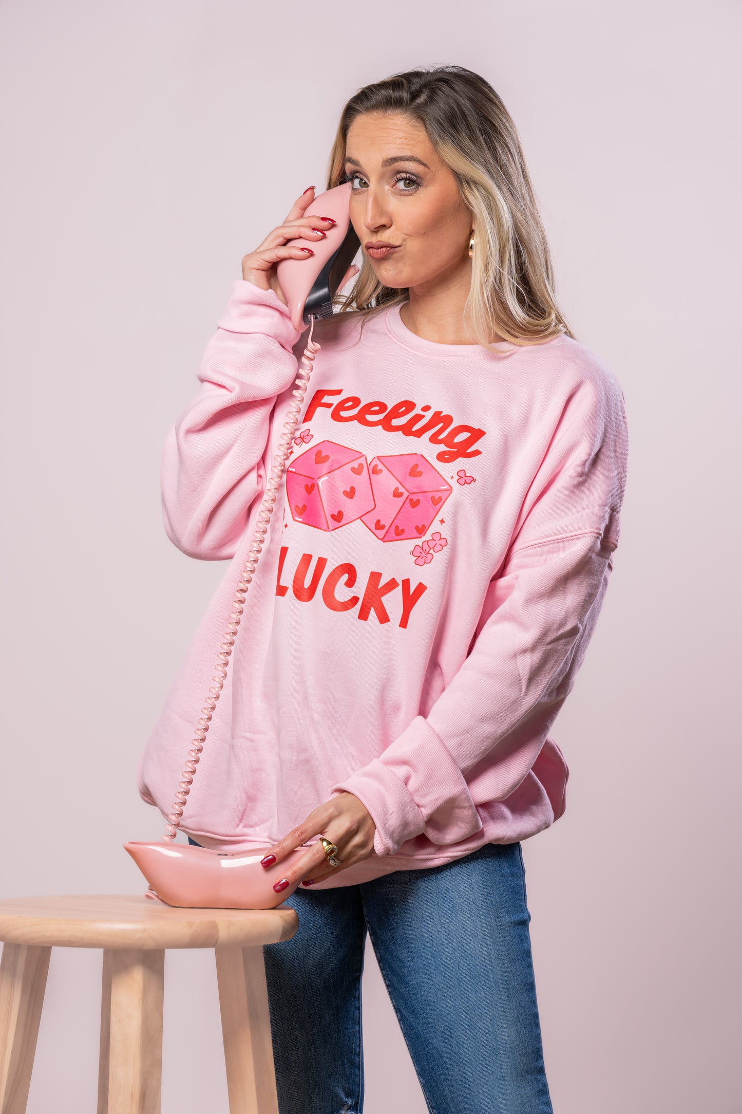 Feeling Lucky Dice (Red) - Sweatshirt (Light Pink)