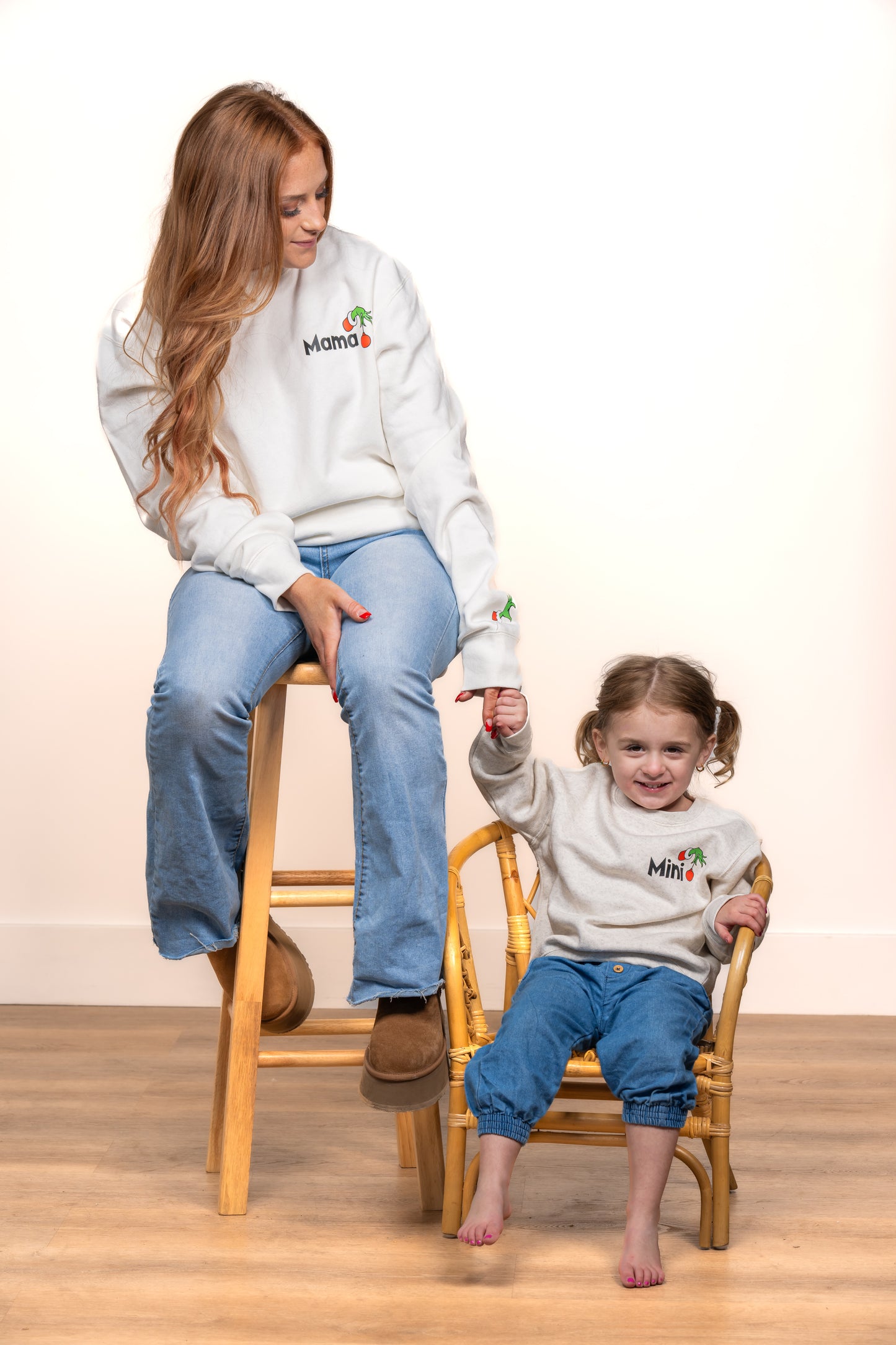 Christmas Mama Half Heart (Pocket, Left Sleeve) - Sweatshirt (Creme)