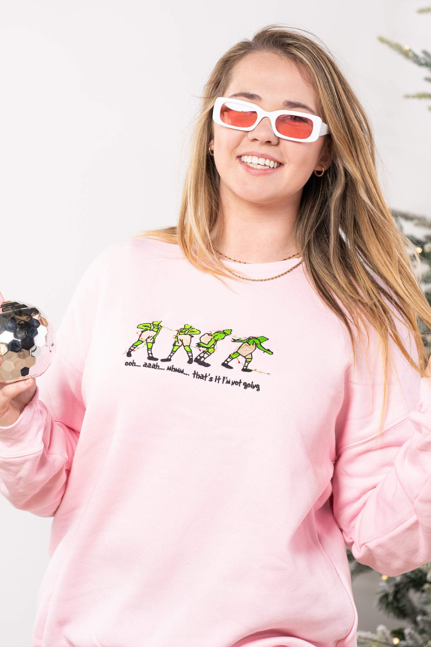 Grinch That's it I'm not going - Embroidered Sweatshirt (Light Pink)