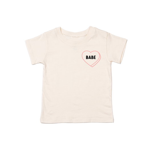 Babe Pink Conversation Heart (Pocket) - Kids Tee (Natural)