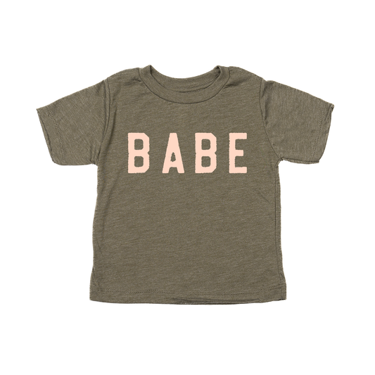 BABE (Rough, Peach) - Kids Tee (Olive)