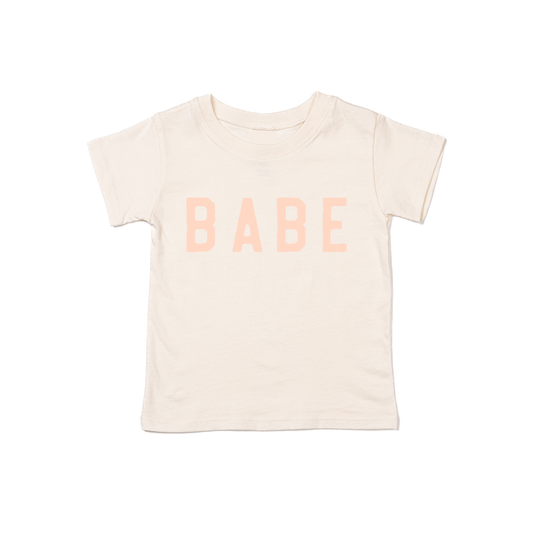 BABE (Rough, Peach) - Kids Tee (Natural)