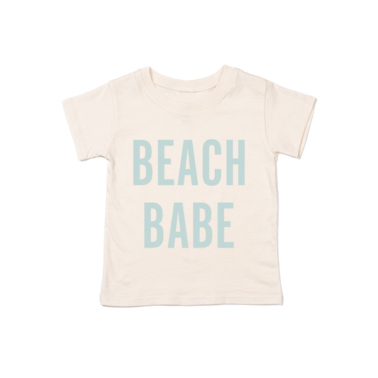 BEACH BABE (Sky) - Kids Tee (Natural)