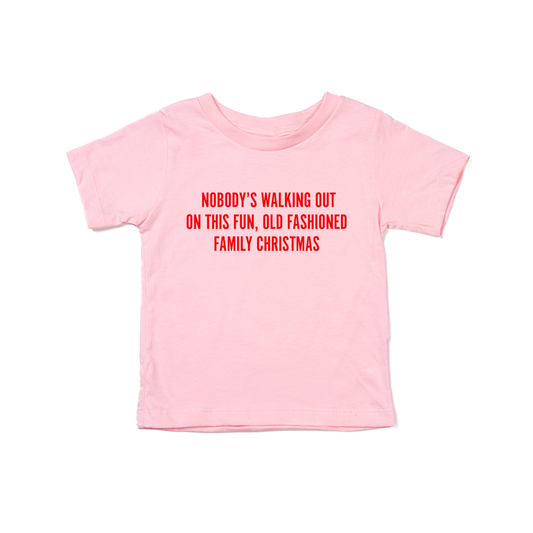 Nobody's walking out on this fun old fashioned family Christmas (Red) - Kids Tee (Pink)