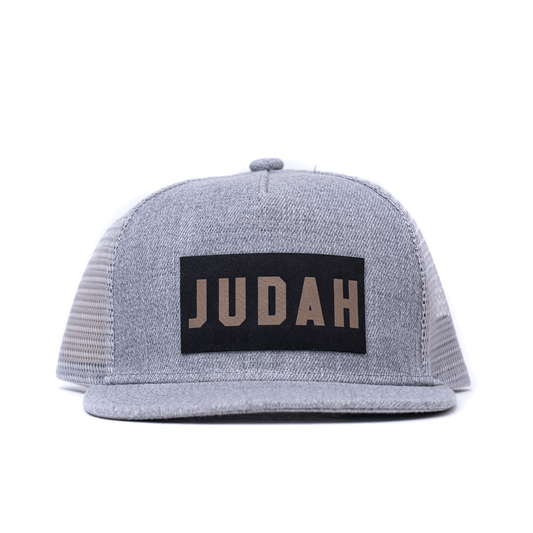 JUDAH (Leather Custom Name Patch) - Kids Trucker Hat (Heather Light Gray)